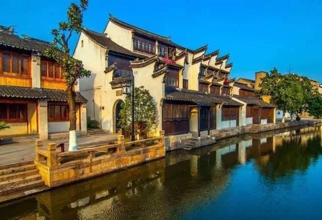 在一个单位上班,同事姑娘给公司墙上画墙画挺好,同事自己给姑娘画发朋友圈,我能在朋友圈点赞吗?-专业问答网站